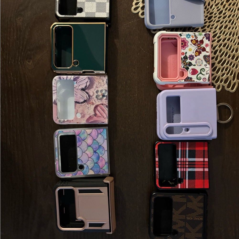 Stylish Phone Case Collection - Various Designs - Picture 3 of 4